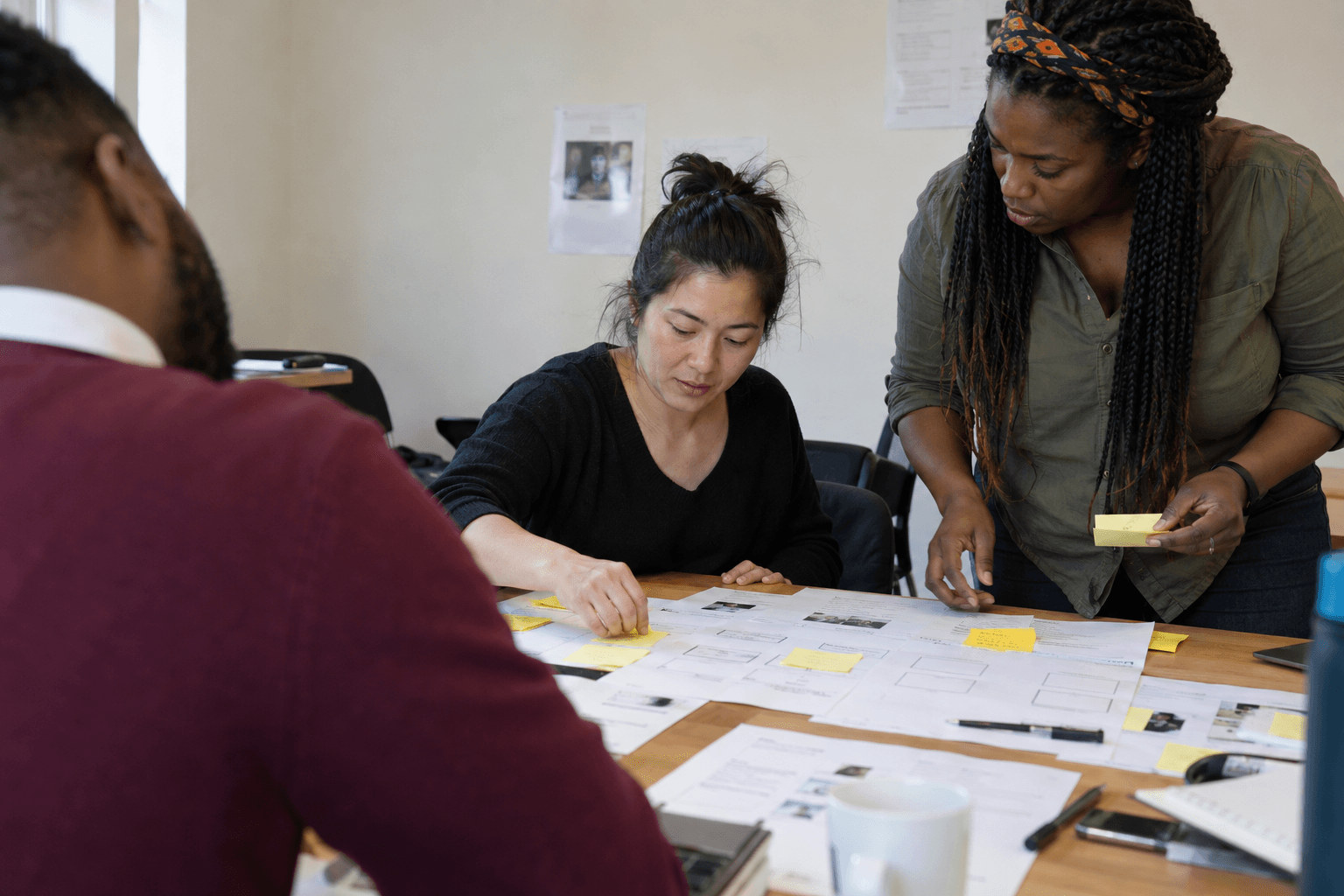 Illustrative scene of a collaborative professional workshop